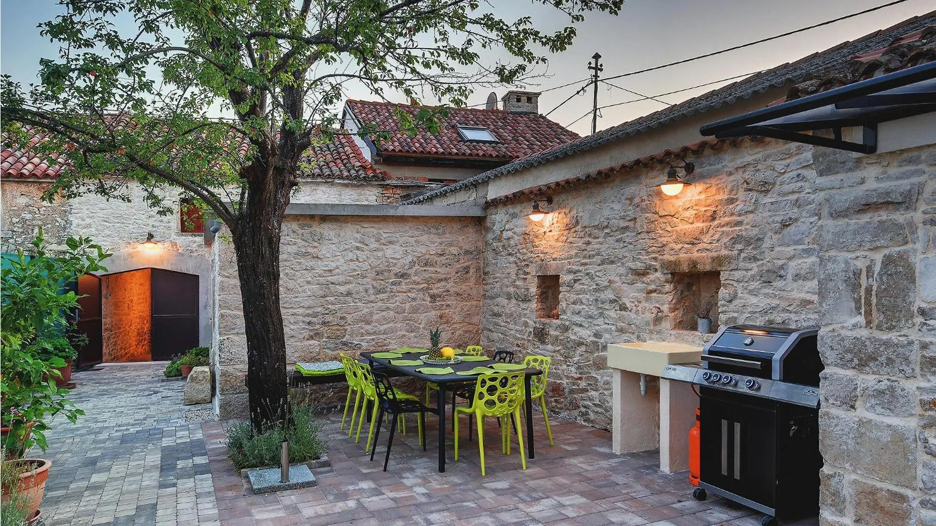 4 Bedroom Nice Home In Krnica Сasa de vacaciones